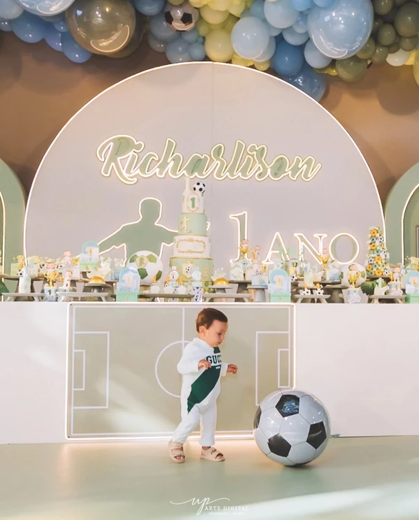 Aniversário de 1 ano de Richarlison Jr., filho de Richarlison e Amanda Araújo por Reprodução/Instagram @atelie_cleidebicchelli