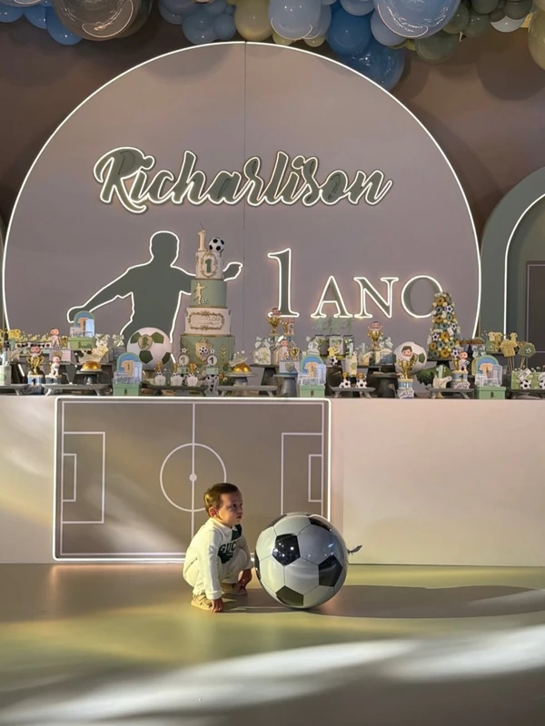 Aniversário de 1 ano de Richarlison Jr., filho de Richarlison e Amanda Araújo por Reprodução/Instagram @atelie_cleidebicchelli