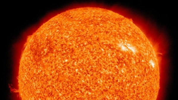 Astrofágicos são ficção, mas o Sol terá uma evolução real: em bilhões de anos, deixará a fase atual e caminhará para a etapa de gigante vermelha por WikiImages / Pixabay