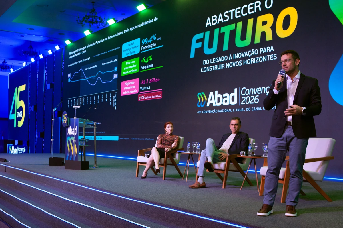 Dados sobre o consumo dos brasileiros foram divulgados durante coletiva de imprensa na Convenção ABAD 2026, em São Paulo