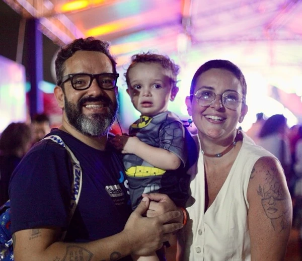 Matias, de dois anos, comprou um sofá pelo celular da mãe  por Tatiana Pezzin