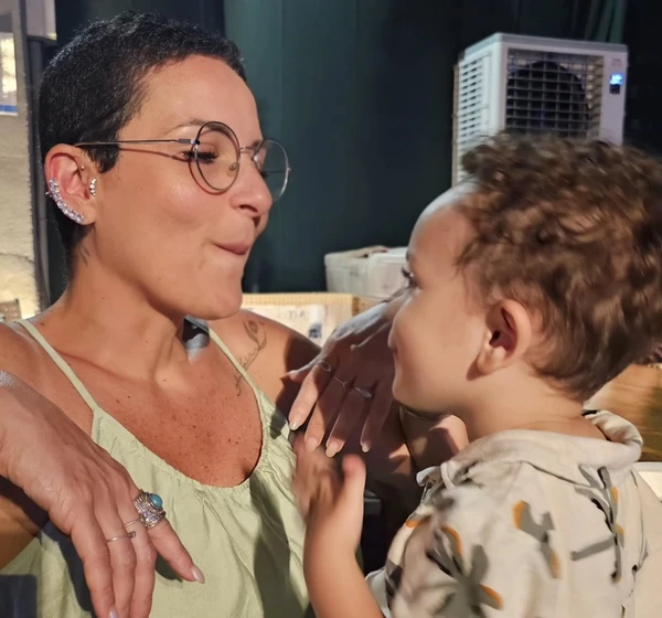 Matias, de dois anos, comprou um sofá pelo celular da mãe  por Reprodução/ Redes sociais 