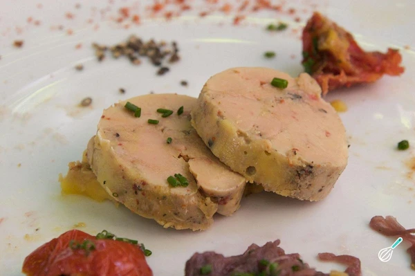 O Reino Unido proíbe a produção de foie gras em seu território com base em normas de bem-estar animal, embora a importação ainda seja permitida por Reprodução