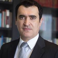 Professor universitário com mais de 100 mil seguidores nas redes sociais é acusado de abuso sexual e estupro contra estudantes por Reprodução