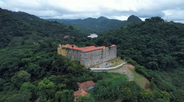 Município está dentro da Área de Proteção Ambiental da Serra de Baturité, um dos últimos refúgios de Mata Atlântica no Ceará por Reprodução/YouTube/rolefamilia
