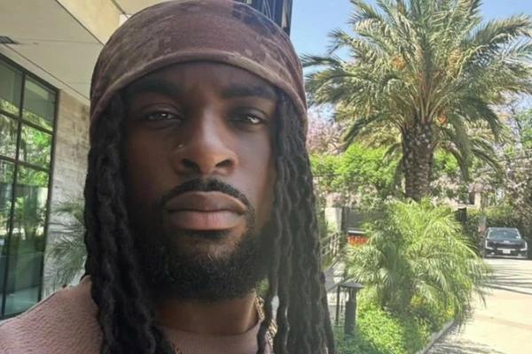 Talay Riley foi encontrado com ferimentos no corpo