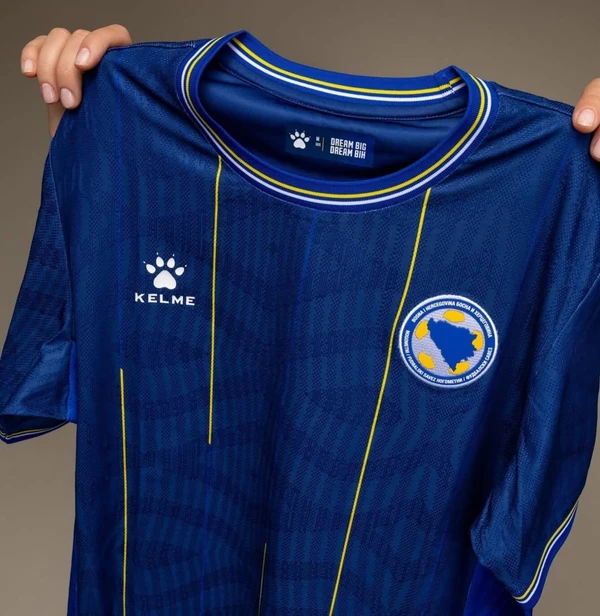 Uniforme da Bósnia e Herzegovina para Copa do Mundo 2026  por Divulgação