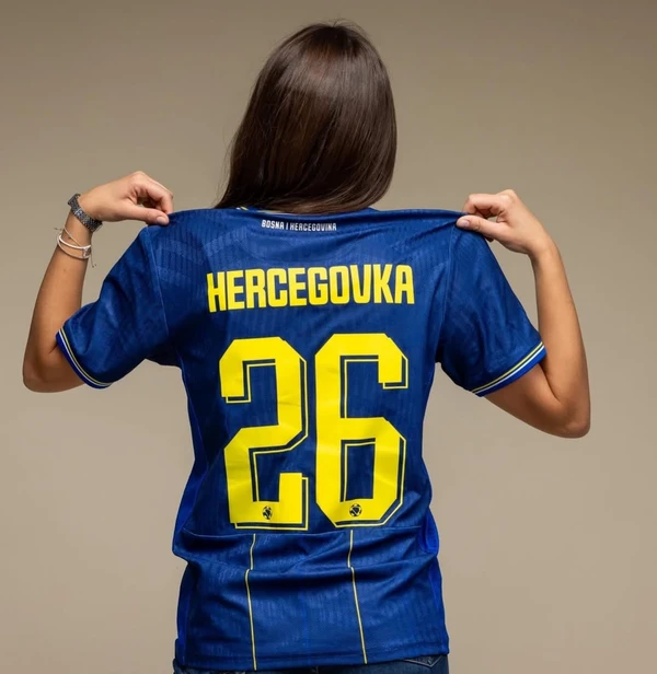 Uniforme da Bósnia e Herzegovina para Copa do Mundo 2026  por Divulgação