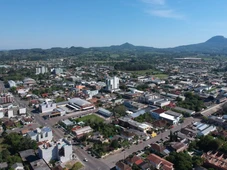 Imagem - Prefeitura abre inscrições para concurso com salários de até R$ 7,8 mil e alimentação de R$ 500