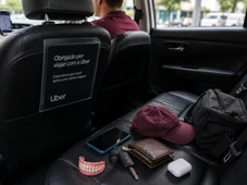 Imagem - Dentadura, ovos e até um pé de galo: veja os objetos mais inusitados esquecidos em carros de aplicativo