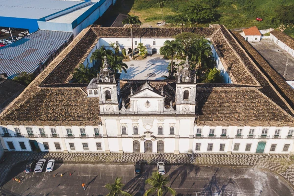 Grandiosa fachada e todo o complexo foi tombado pelo Iphan em 1938 por Acervo Casa Pia