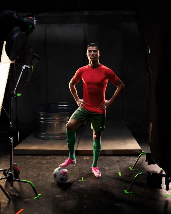 Cristiano Ronaldo (Portugal - Nike) por Reprodução
