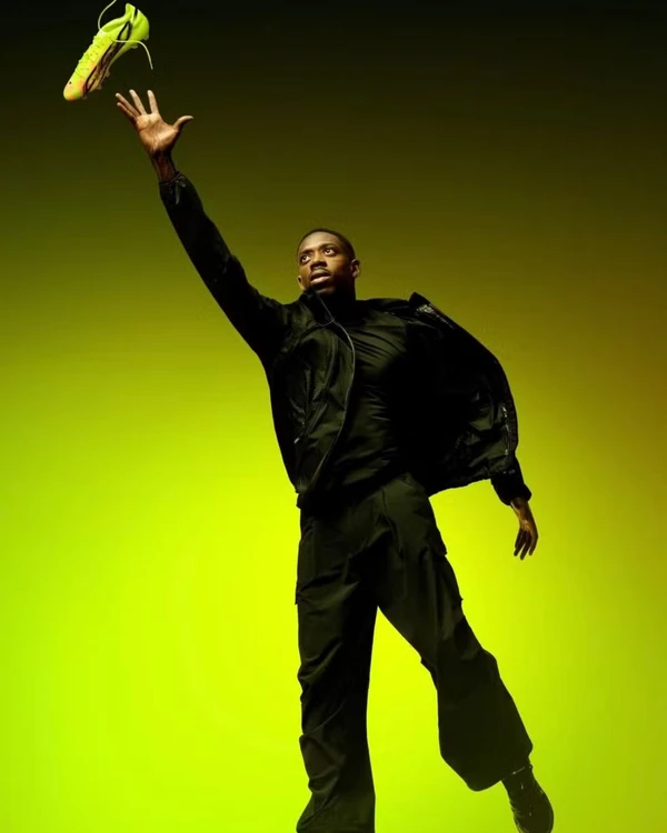 Dembélé (França - Adidas) por Reprodução