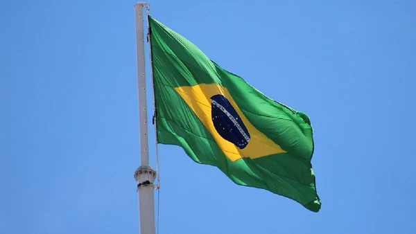 Essa posição ajuda essas instalações, pois elas não podem estar isoladas. E o Brasil oferece infraestrutura para conectá-los aos grandes centros urbanos