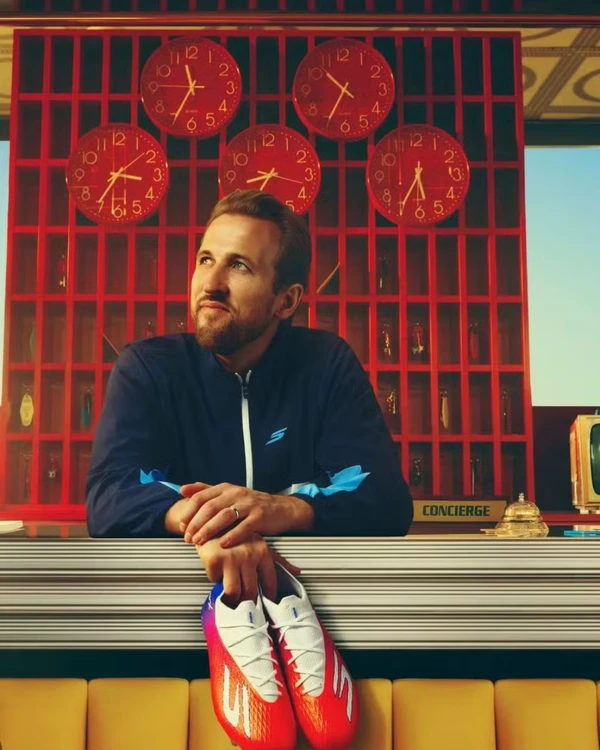 Harry Kane (Inglaterra - Skechers) por Reprodução