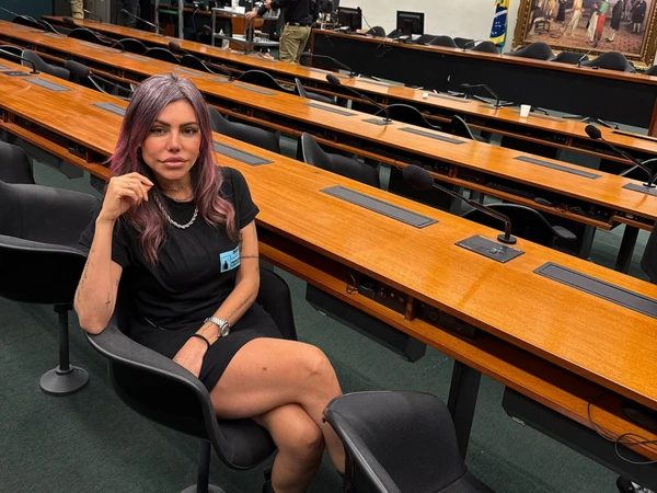 Liziane Gutierrez  por Reprodução