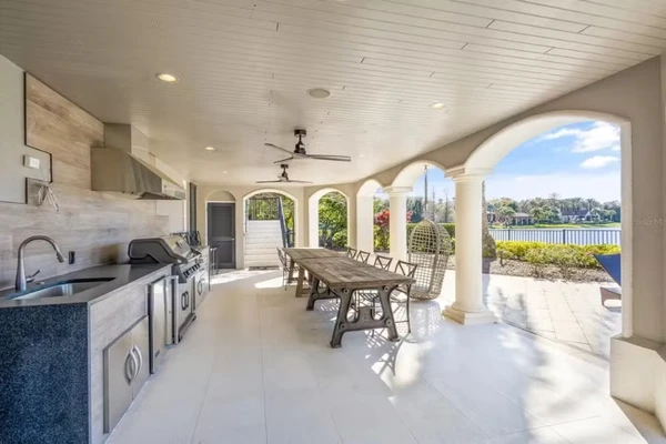 Mansão fica localizada em Orlando, nos Estados Unidos por Divulgação | Realtor