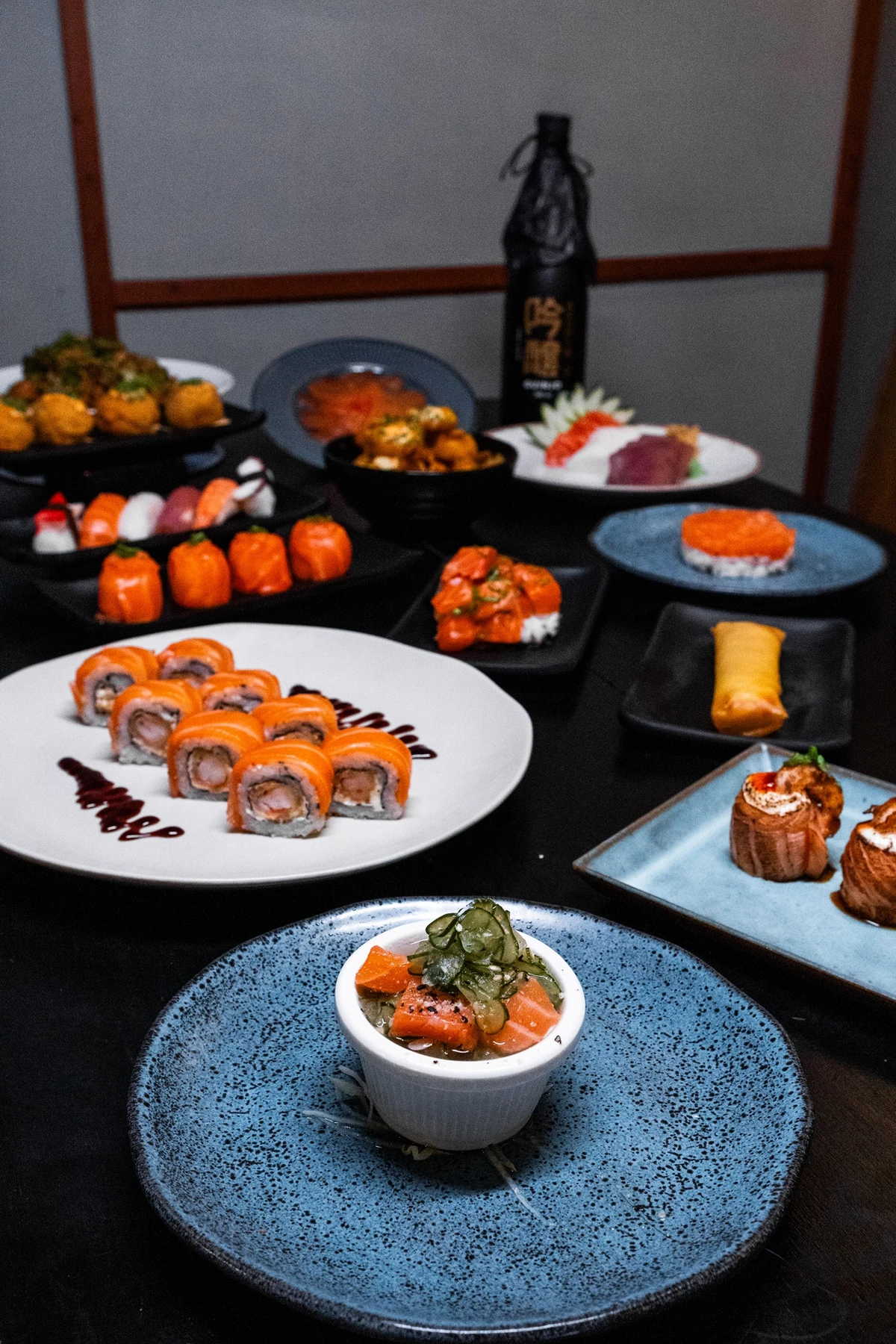 Os casais que desejam celebrar o Dia dos Namorados com uma experiência gastronômica inspirada na culinária oriental já têm destino certo em Salvador. O Oriente Fast, no Rio Vermelho, preparou um menu exclusivo para a noite de 12 de junho, com serviço a partir das 19h e opções pensadas especialmente para compartilhar a dois.

A proposta reúne entradas, prato principal e sobremesa em uma experiência completa para os apaixonados. O menu completo custa R$ 349 por casal. As reservas podem ser realizadas antecipadamente por meio do link disponível na bio das redes sociais do restaurante: @orientefast.
 por Divulgação