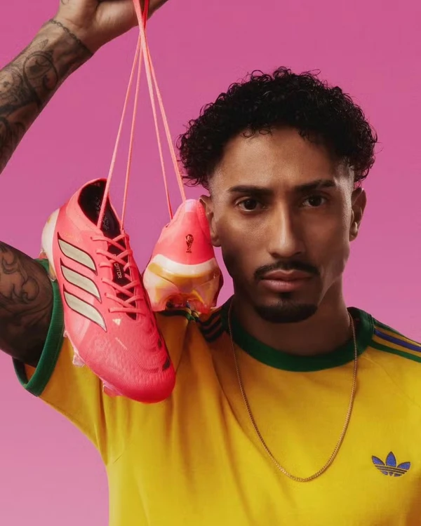 Raphinha (Brasil - Adidas) por Reprodução