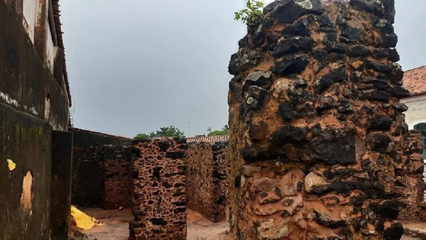 Registro de outras ruínas da cidade por Ridiculopathy / Wikimedia Commons