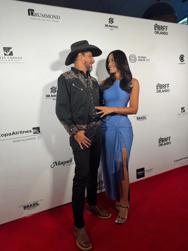 Alberto Cowboy com a esposa, Priscilla Monroy por Reprodução/Instagram