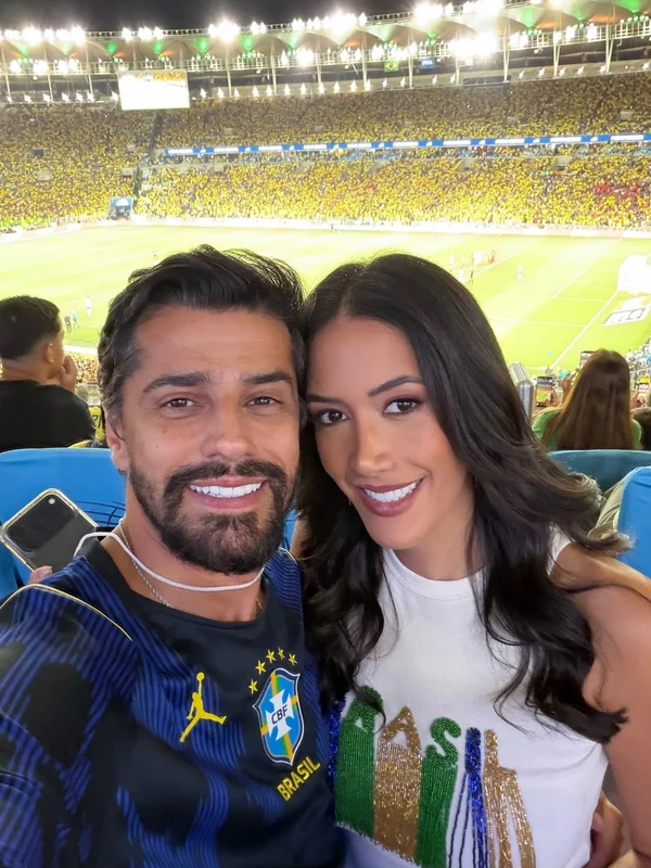 Alberto Cowboy com a esposa, Priscilla Monroy por Reprodução/Instagram