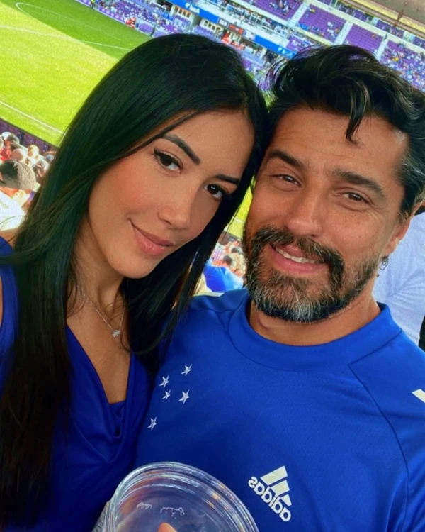 Alberto Cowboy com a esposa, Priscilla Monroy por Reprodução/Instagram