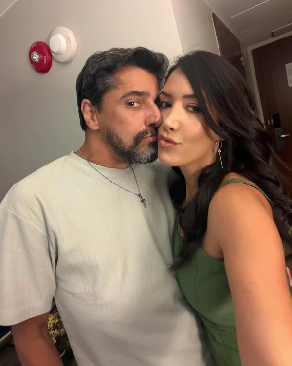Alberto Cowboy com a esposa, Priscilla Monroy por Reprodução/Instagram