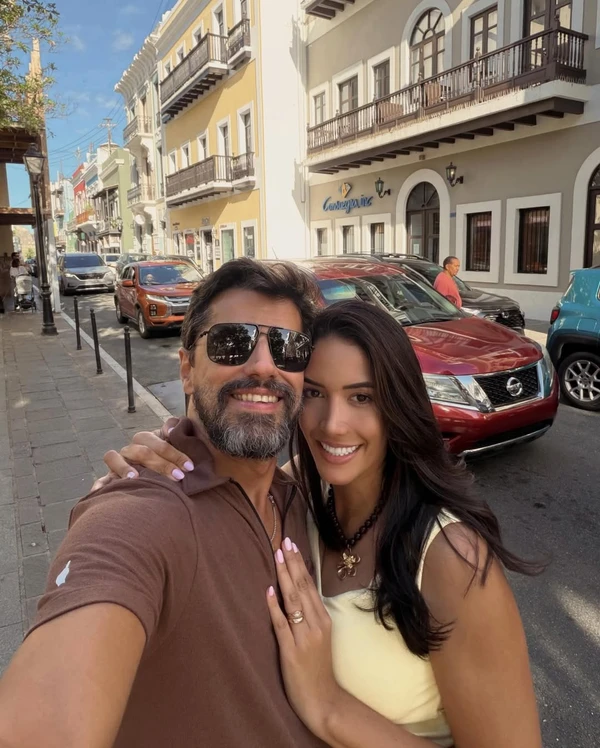 Alberto Cowboy com a esposa, Priscilla Monroy por Reprodução/Instagram