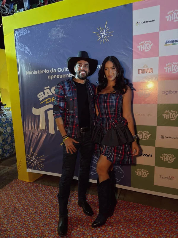 Alberto Cowboy com a esposa, Priscilla Monroy por Reprodução/Instagram