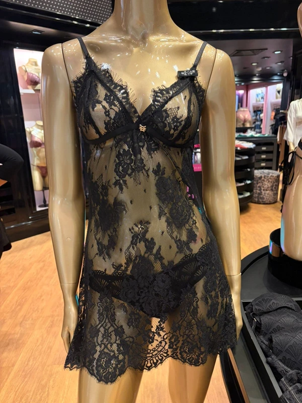 Camisola de renda After Party Preto por R$ 299,90
Onde: Lougerie, Shopping Barra por Divulgação