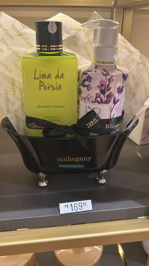 Hidratante com espuma de banho por R$ 169,90 
Onde: Mahogany, Shopping Bela Vista  por Divulgação