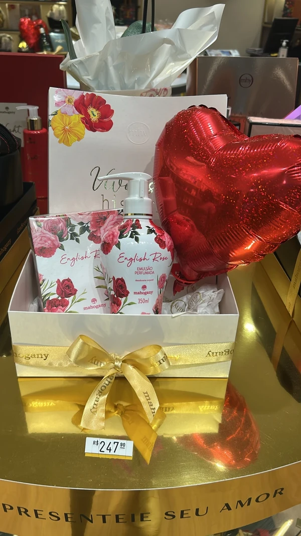 Hidratante english rose R$78,90 e perfume 100 ml por $169. Kit completo por R$ 247,90 
Onde: Mahogany, Shopping Bela Vista 
 por Divulgação
