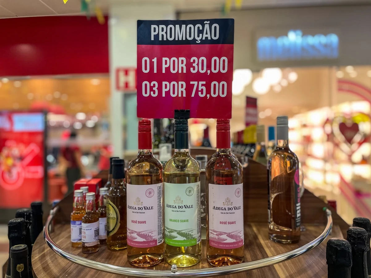 Vinho Adega do Vale rosê ou branco por R$ 30 e três sai por R$ 75
Onde: Adega do Vinho, Shopping Center Lapa - L1 por Opções de presentes para o Dia dos Namorados