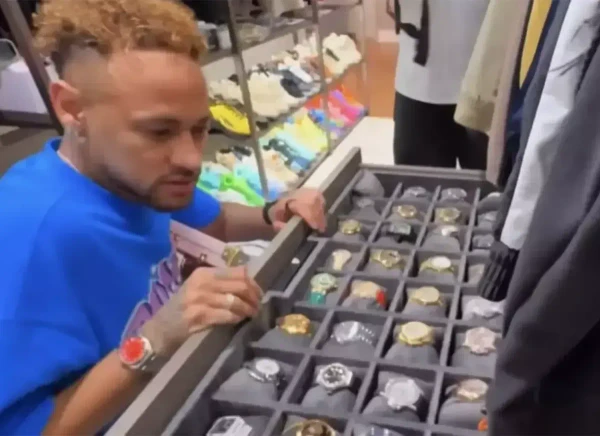 Relógios que Neymar levou para a Copa do Mundo por Reprodução