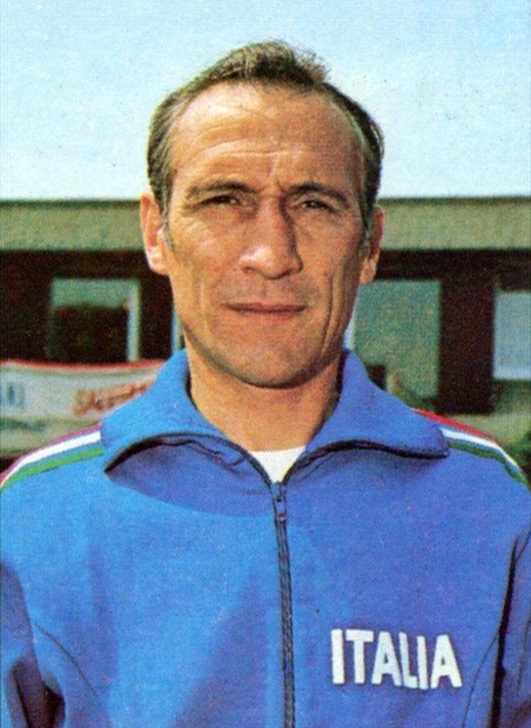 Espanha, 82 - Enzo Bearzot - Libra - O ex-jogador e lendário treinador italiano nasceu no dia 26 de setembro de 1927 por Divulgação
