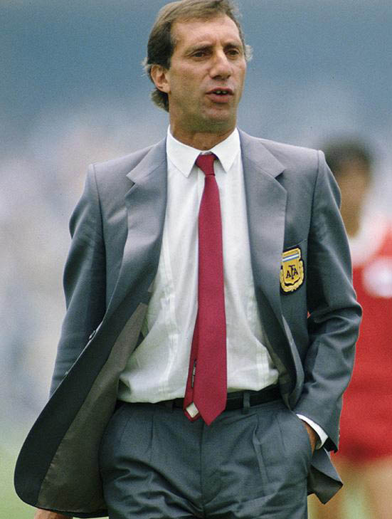 México, 86 - Carlos Bilardo - Peixes - Nascido em 16 de março de 1938 é um ex-ginecologista, jogador de futebol e treinador argentino. A Argentina venceu a Alemanha Ocidental por 3 a 2 no Estádio Azteca por Divulgação