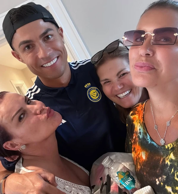 Cristiano Ronaldo e Katia Aveiro por Reprodução/Instagram